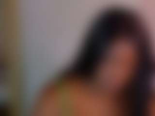 Live cam show with Naomhy - MILF on SxyPornLive