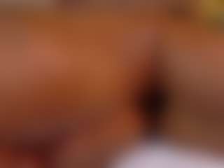 Naomhy MILF webcam performer live streaming