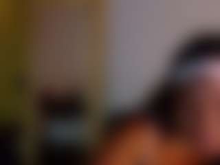 Naomhy MILF webcam performer live streaming