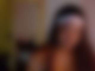 Naomhy MILF webcam performer live streaming