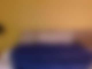 Naomhy MILF webcam performer live streaming
