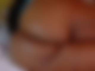 Naomhy MILF webcam performer live streaming