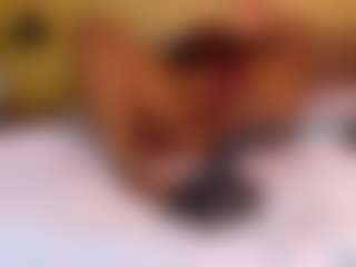 Naomhy MILF webcam performer live streaming