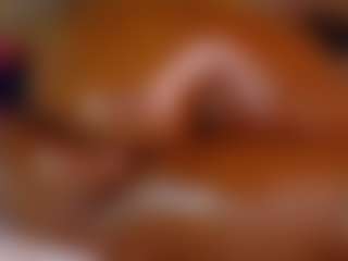 Live cam show with Naomhy - Bedroom on infinitiblacc.com