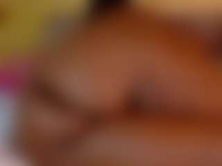 Live cam show with Naomhy - Orgasm on Milfs Live