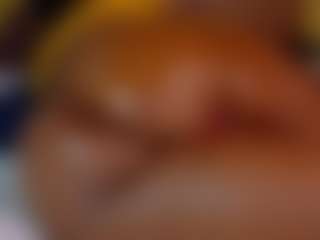 Naomhy MILF webcam performer live streaming
