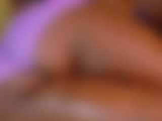Naomhy MILF webcam performer live streaming