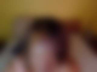 Naomhy MILF webcam performer live streaming