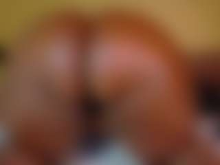 Naomhy MILF webcam performer live streaming
