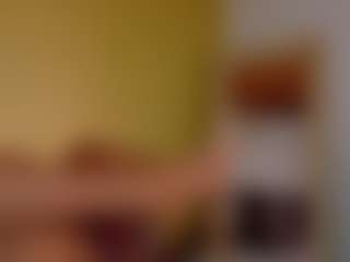 Naomhy MILF webcam performer live streaming
