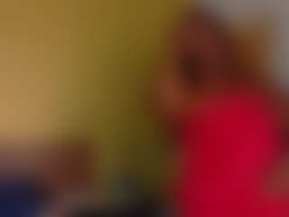 Naomhy MILF webcam performer live streaming