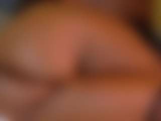 Naomhy MILF webcam performer live streaming