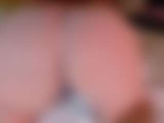 Naomhy MILF webcam performer live streaming