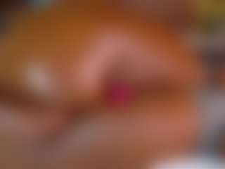 Live cam show with Naomhy - Ebony Blowjob on Chatstar