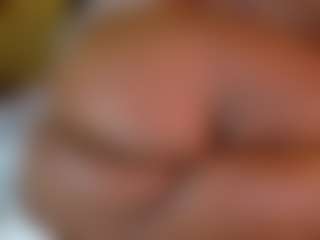 Naomhy MILF webcam performer live streaming