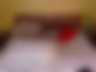 Naomhy MILF webcam performer live streaming