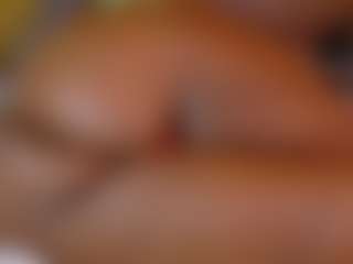 Naomhy MILF webcam performer live streaming