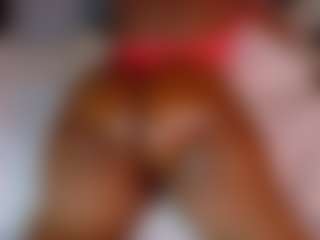 Naomhy MILF webcam performer live streaming