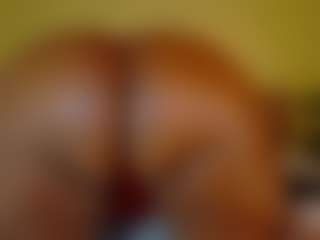 Naomhy MILF webcam performer live streaming