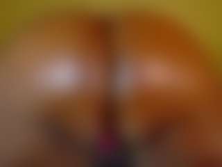 Naomhy MILF webcam performer live streaming