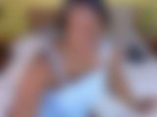 Naomhy MILF webcam performer live streaming