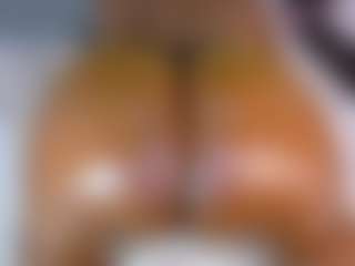 Naomhy MILF webcam performer live streaming