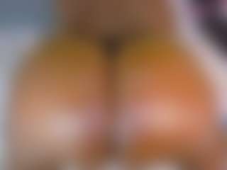 Live cam show with Naomhy - Black MILF on x69.live