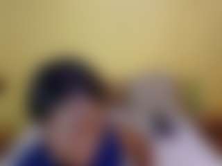 Naomhy MILF webcam performer live streaming