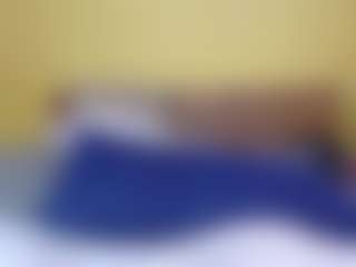 Naomhy MILF webcam performer live streaming