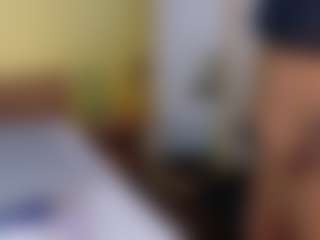 Naomhy MILF webcam performer live streaming