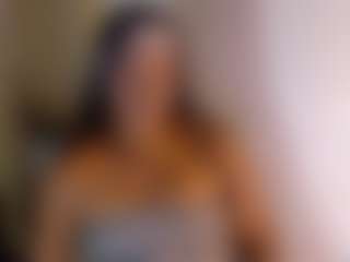 Naomhy MILF webcam performer live streaming