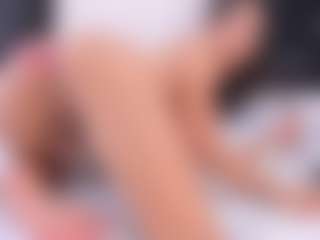 Live cam show with DayanaFrishman - Black Hair on Camming Site