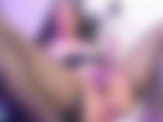 Live-camshow met Carlacutee - Young Adult op Camsoda