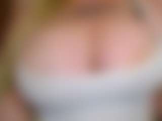 Live cam show with Mandy Belcher - Facial on SquirtSoMuch