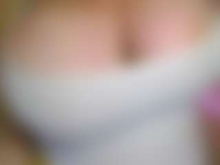 Live cam show with Mandy Belcher - Hairy Pussy on live18s.com
