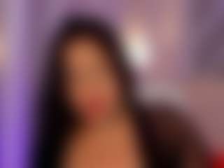 Live cam show with Lindarey - Shaved Pussy Mature on Camsoda