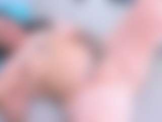 Live cam show with Mia Seleste - Gagging on pussylord.com