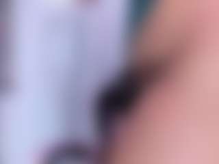 Wandaxs69 MILF webcam performer live streaming