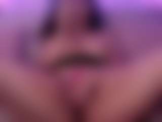 Live cam show with Liz Martins - Curvy Teen (18+) on AdultVida.com