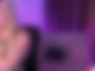 Live cam show with Liz Martins - Public Curvy on SquirtSoMuch