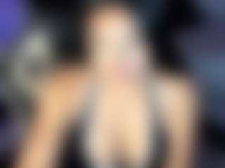 Live cam show with dannadomiinguez - Garter on CamClone