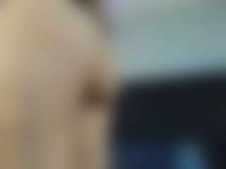 Live cam show with Zlatna - Brown Hair on chickslive.net