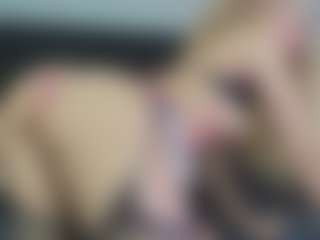 Live cam show with Zlatna - Squirt on CamClone