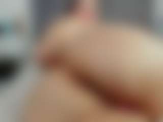 Laurel MILF webcam performer live streaming