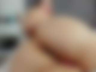 Laurel MILF webcam performer live streaming