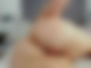 Laurel MILF webcam performer live streaming