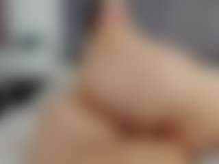 Live cam show with Laurel - Curvy on CamSodaAdn