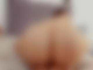 Live cam show with Laurel - Tattoos Brown Hair on Camming Site