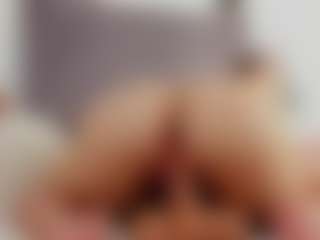 Live cam show with Laurel - Toys on AdultVida.com