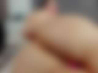 Live cam show with Laurel - Normal on xplaylive.com